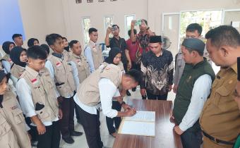 Penandatanganan Berita Acara Pengambilan Sumpah di Kecamatan Riau Silip