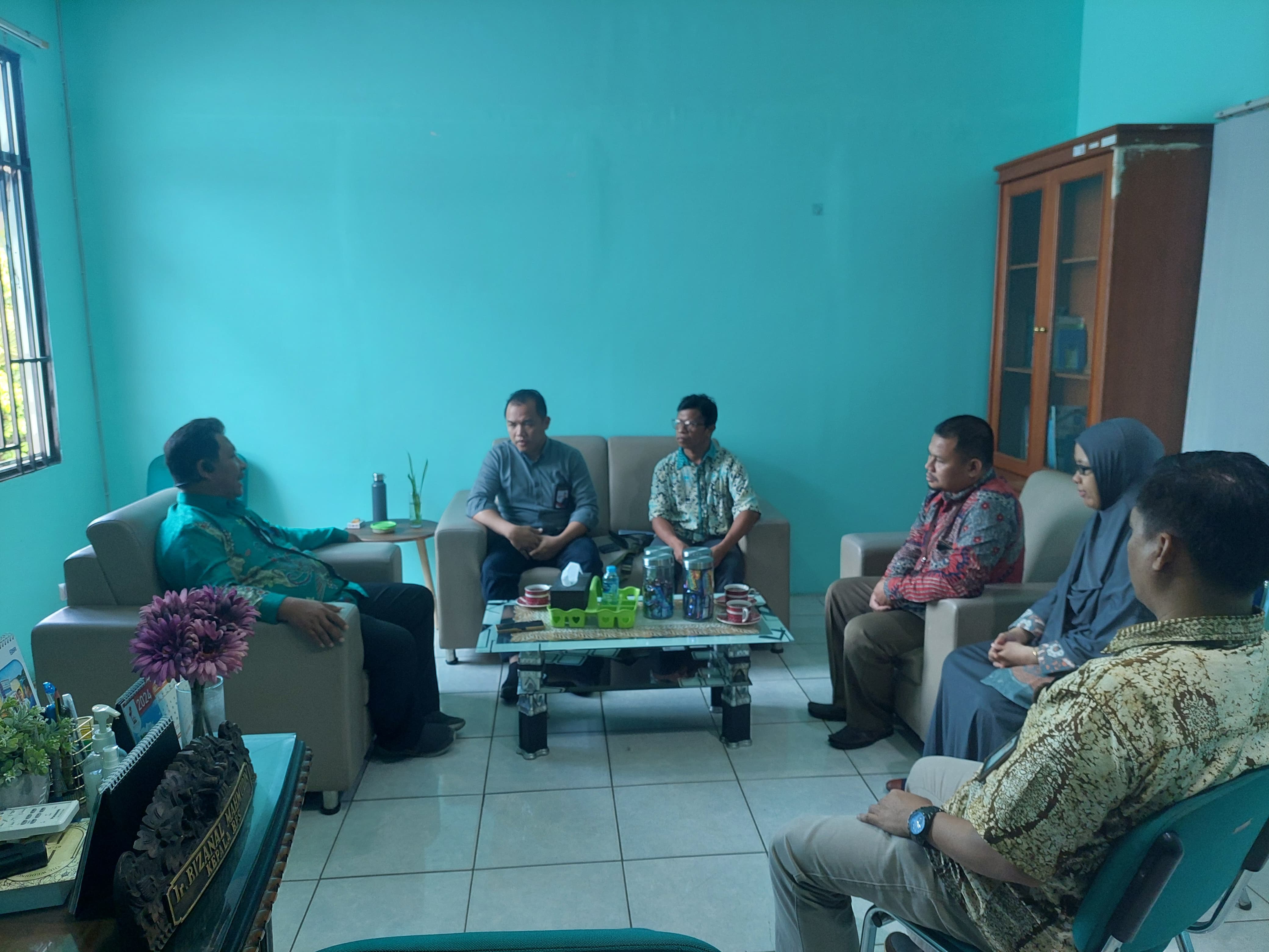 Kunjungan Kerja Anggota Bawaslu Kabupaten Bangka, Anja Kusuma Atmaja Bersama Jajaran ke Badan Pusat Statistik (BPS) Kabupaten Bangka pada Kamis, 4 Juli 2024