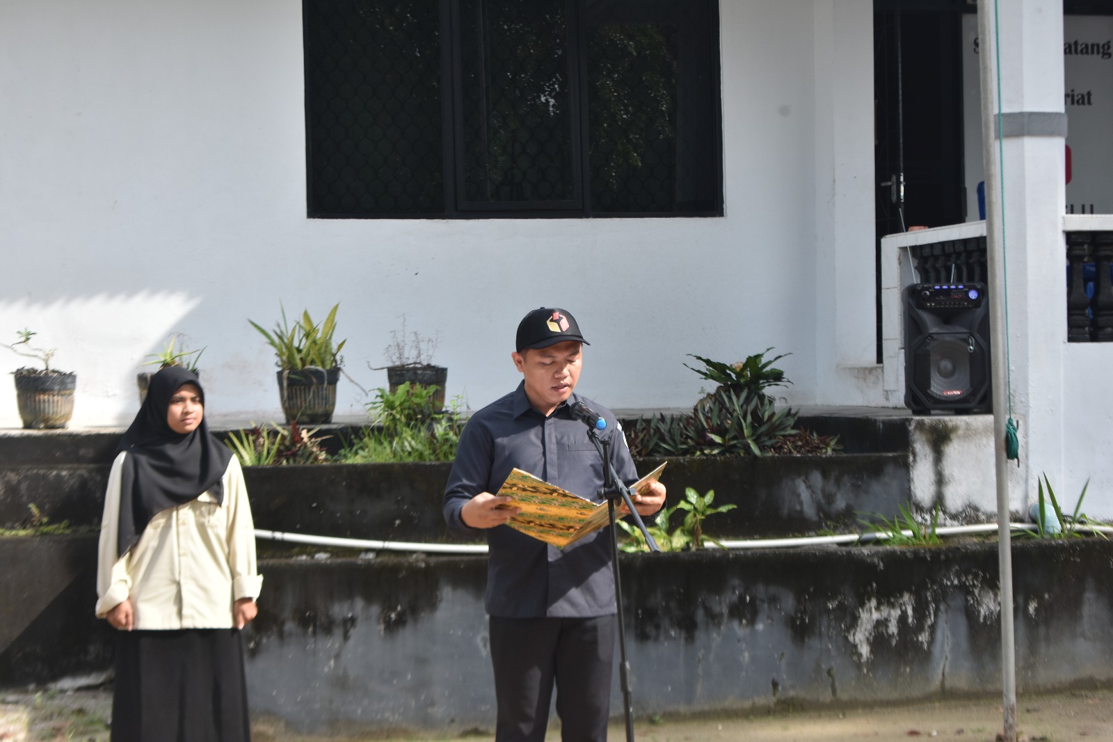 Upacara Peringatan Hari Kesaktian Pancasila Tahun 2024 yang dilaksanakan di Halaman Sekretariat Bawaslu Kabupaten Bangka pada Selasa, 1 Oktober 2024