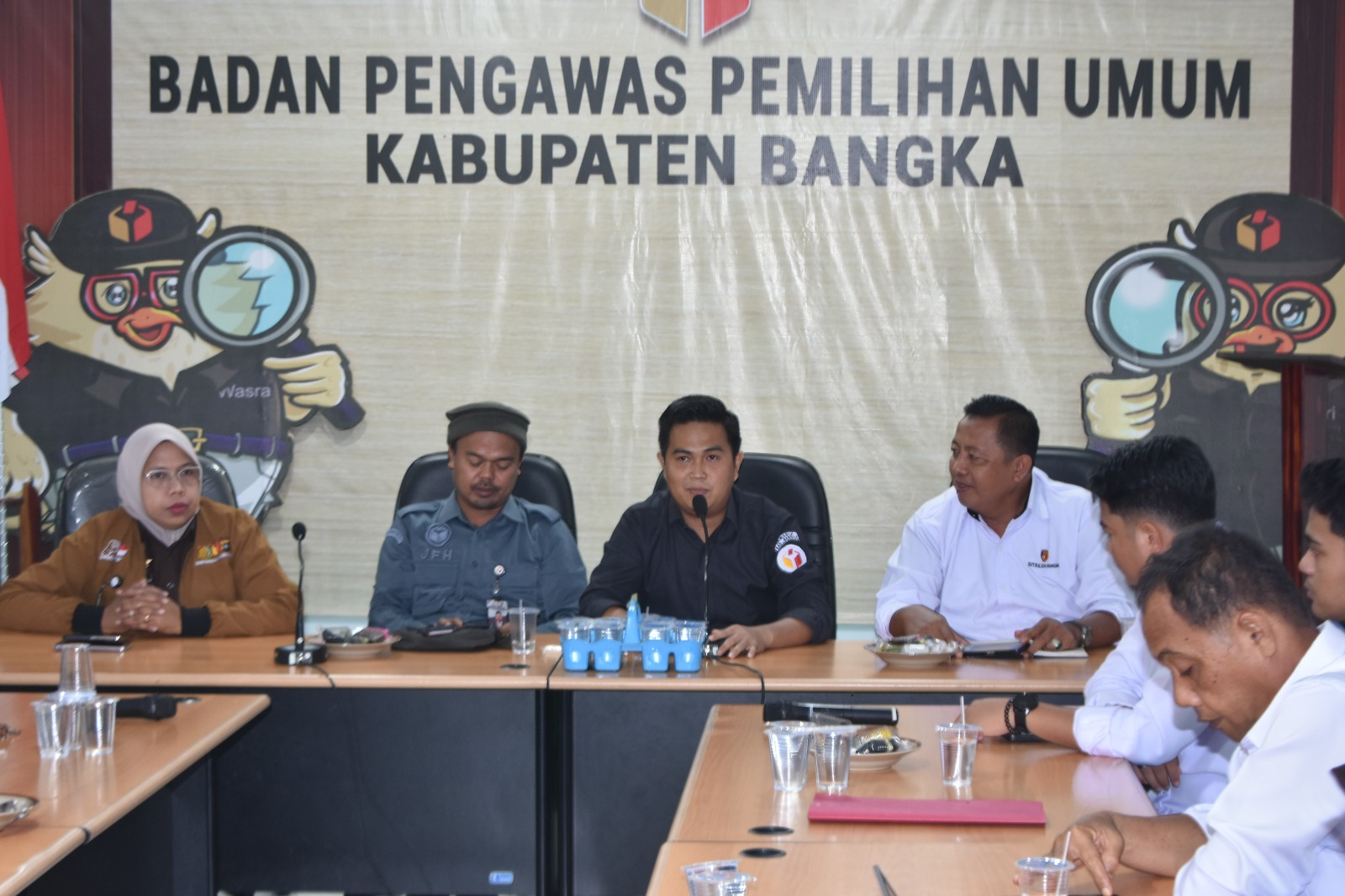 Anggota Bawaslu Kabupaten Bangka, Fega Erora dalam Supervisi dan Monitoring Sentra Gakkumdu Bangka Belitung di Sekretariat Bawaslu Kabupaten Bangka pada Senin, 14 Oktober 2024