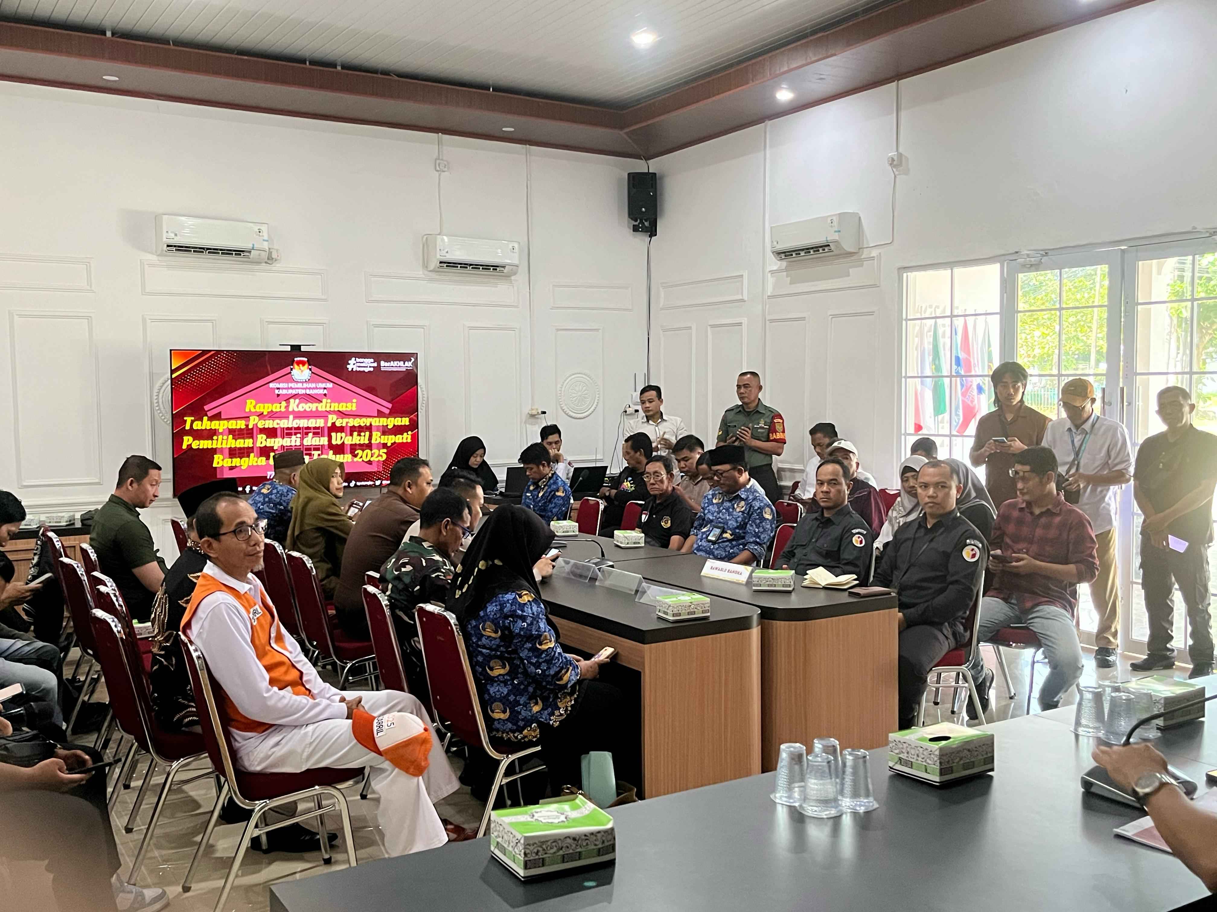 Rapat Koordinasi Tahapan Pencalonan Perseorangan Pemilihan Ulang 2025 yang digelar di Sekretariat KPU Kabupaten Bangka pada Senin, 17 Februari 2025