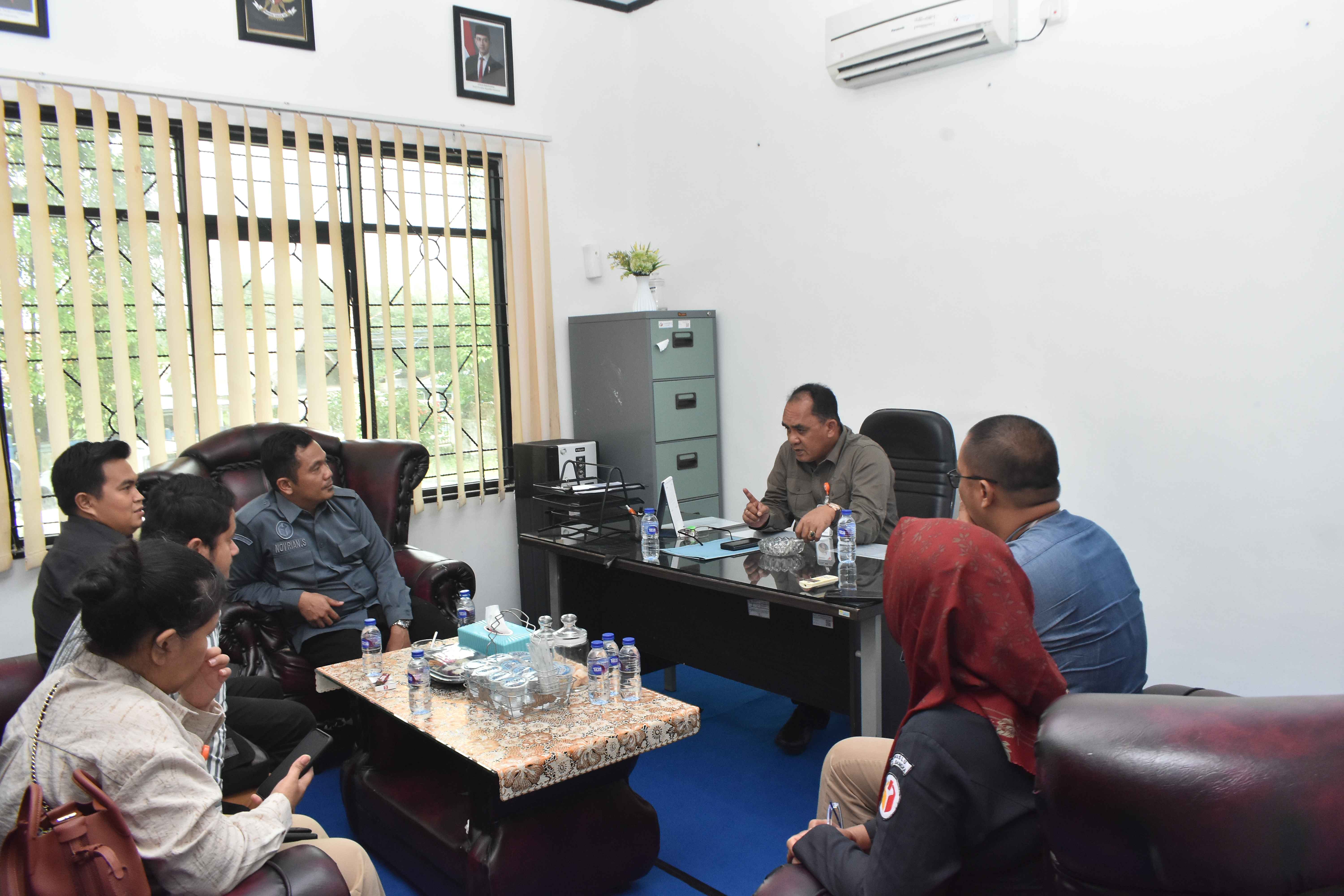 Deputi Bidang Dukungan Terknis Bawaslu RI saat di Bawaslu Bangka