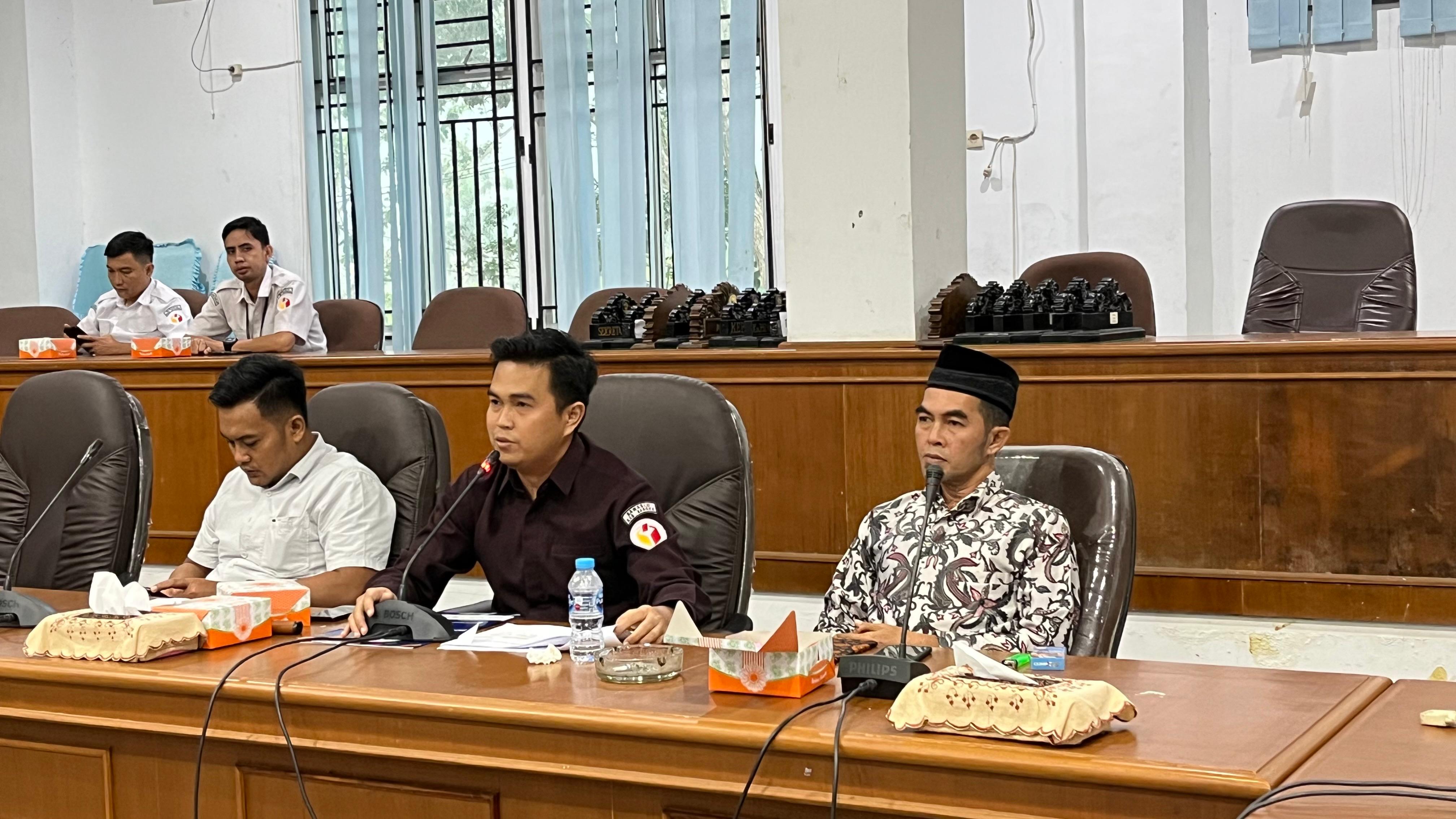 Ketua Bawaslu Bangka Fega di DPRD Bangka