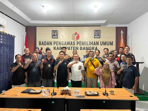 Foto Bersama Awak Media