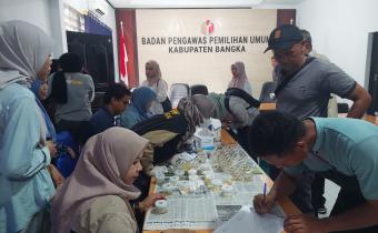 Proses Tes Urin di Sekretariat Bawaslu Kabupaten Bangka 