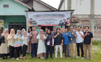 Ketua Bawaslu Kabupaten Bangka, Sugesti Bersama Jajaran saat Foto Bersama Panwascam dan PKD se-Kecamatan Bakam