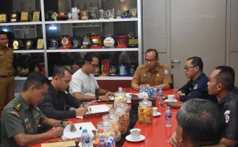 Penandatangan Nota Kesepakatan Bersama Persetujuan Pemenuhan Kebutuhan Dana Hibah di Ruang Kerja Sekretaris Daerah Kabupaten Bangka pada Selasa, 18 Februari 2025