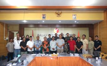 Foto Bersama Rapat Konsolidasi Laporan Akhir