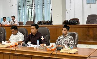 Ketua Bawaslu Bangka Fega di DPRD Bangka