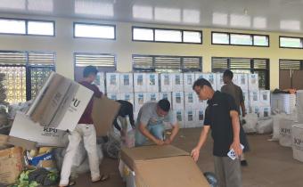 Pengawasan Pengosongan Logistik di Gudang KPU Bangka